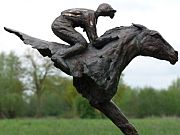 Numero uno-nummer 1 is een bronzen beeld van een jockey te paard | bronzen beelden en tuinbeelden, figurative bronze sculptures van Jeanette Jansen |